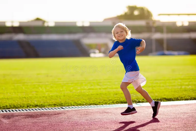 前锋单场双响，全场瞩目